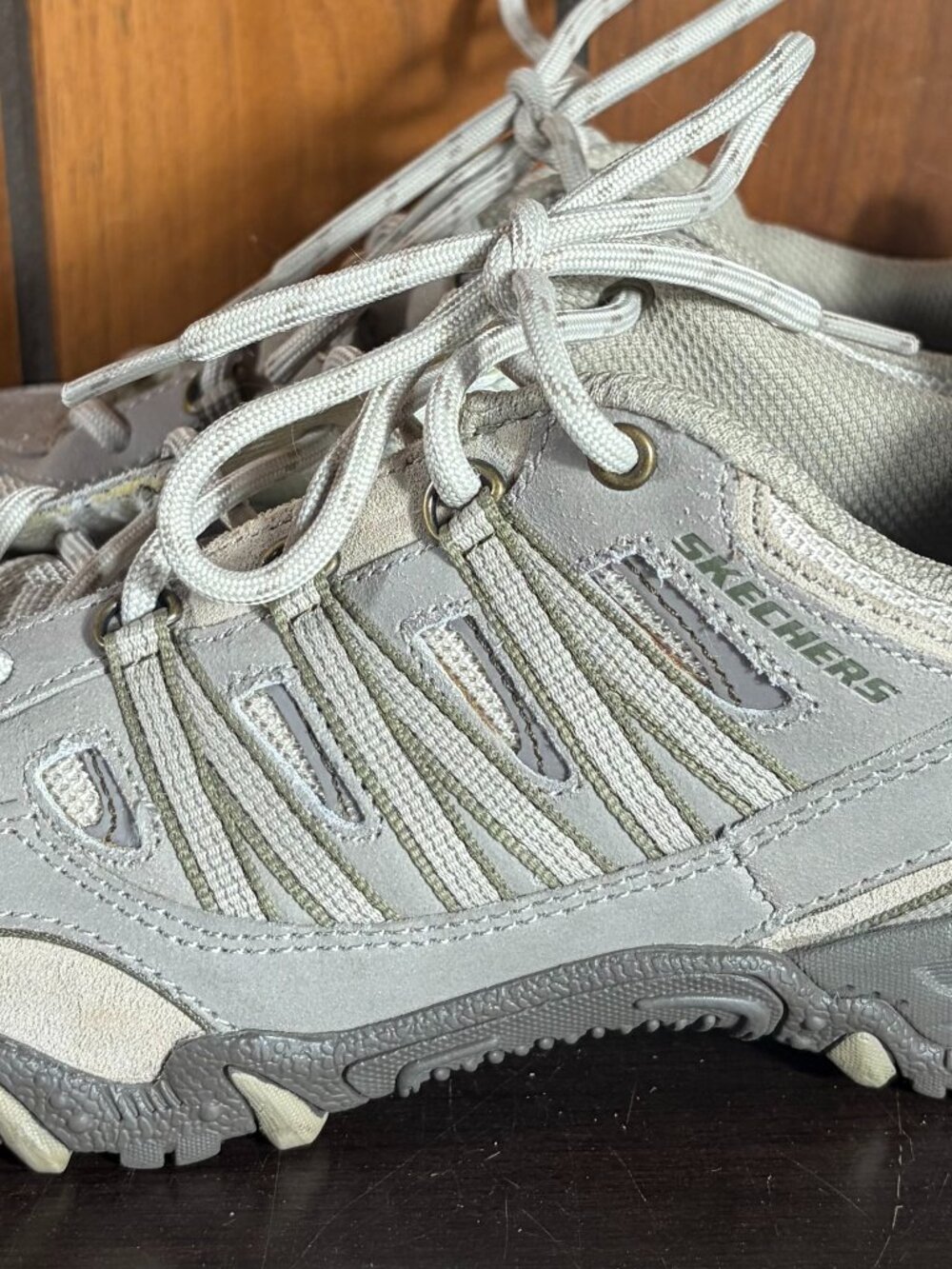 Skechers Womens Trail Hiking Shoes Sz 7.5 Taupe Leather Upper Trail Sole Lace Up